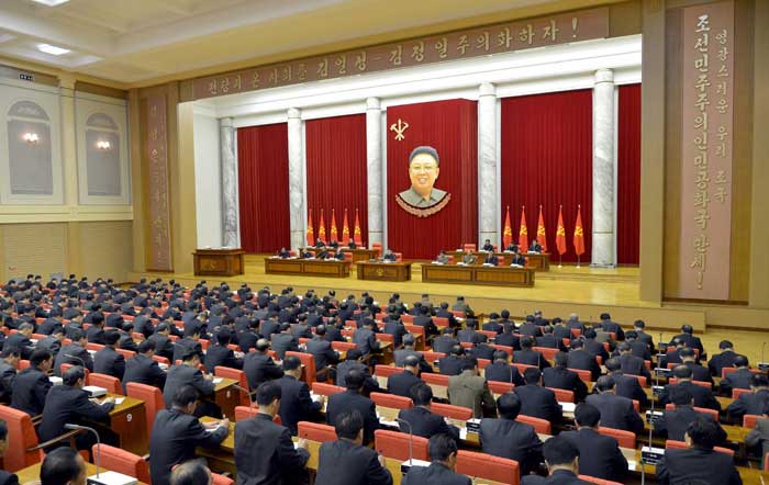 金正恩主持朝鮮勞動黨中央政治局?jǐn)U大會議 表情嚴(yán)肅