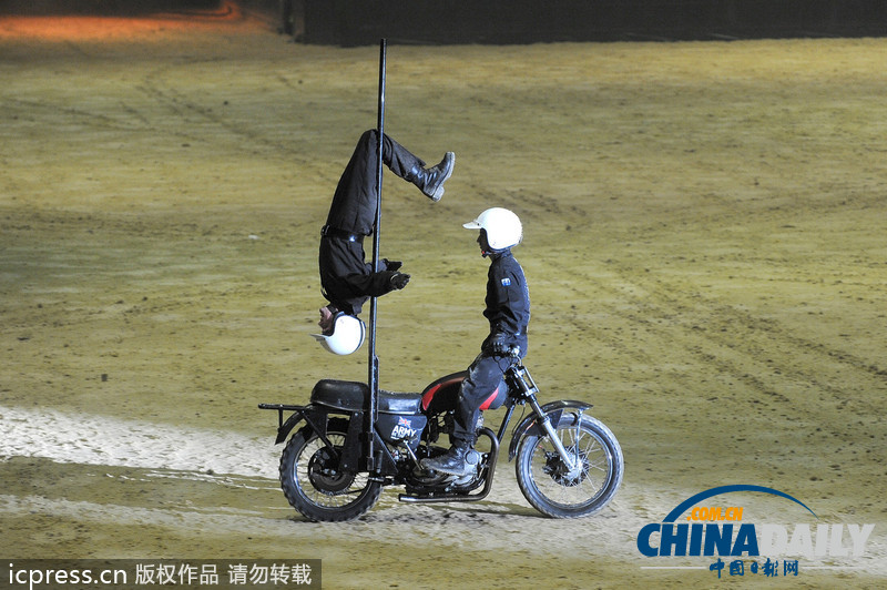 2013屆英國(guó)軍事錦標(biāo)賽 士兵們各顯獨(dú)門絕技