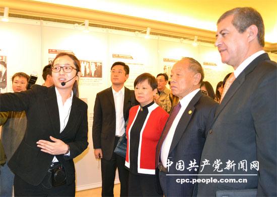 紀(jì)念周恩來率團(tuán)訪非50周年展覽開幕 李肇星出席
