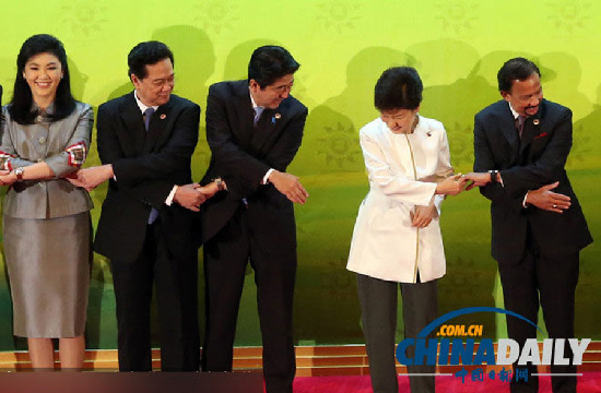 2013年終盤點(diǎn)：當(dāng)國際頭條遭遇網(wǎng)絡(luò)熱詞之說鬧覺余