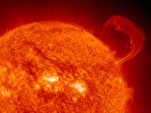 NASA：太陽磁場(chǎng)實(shí)現(xiàn)完全翻轉(zhuǎn) 南北極對(duì)調(diào)