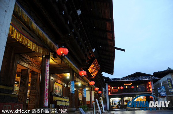 組圖：云南香格里拉獨克宗古城今日凌晨突發(fā)大火