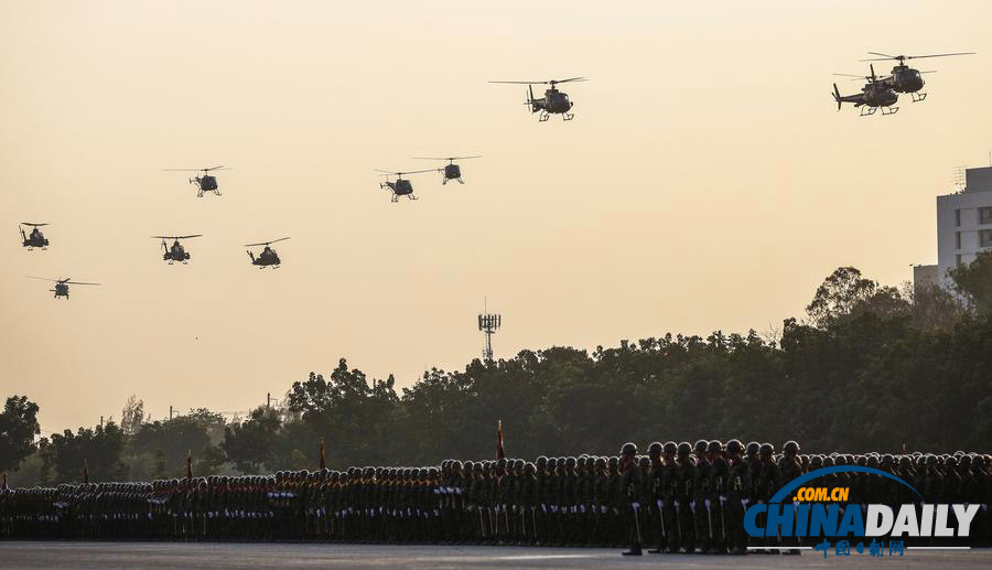 泰國舉行閱兵式慶祝“建軍節(jié)”