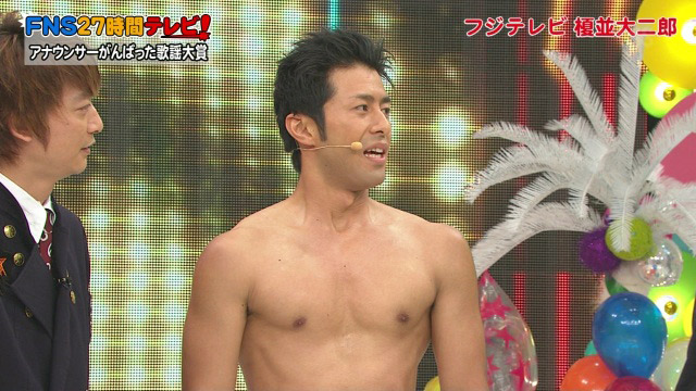 日本帥氣男記者采訪泰國(guó)大選“搶鏡” 民眾爭(zhēng)相合影