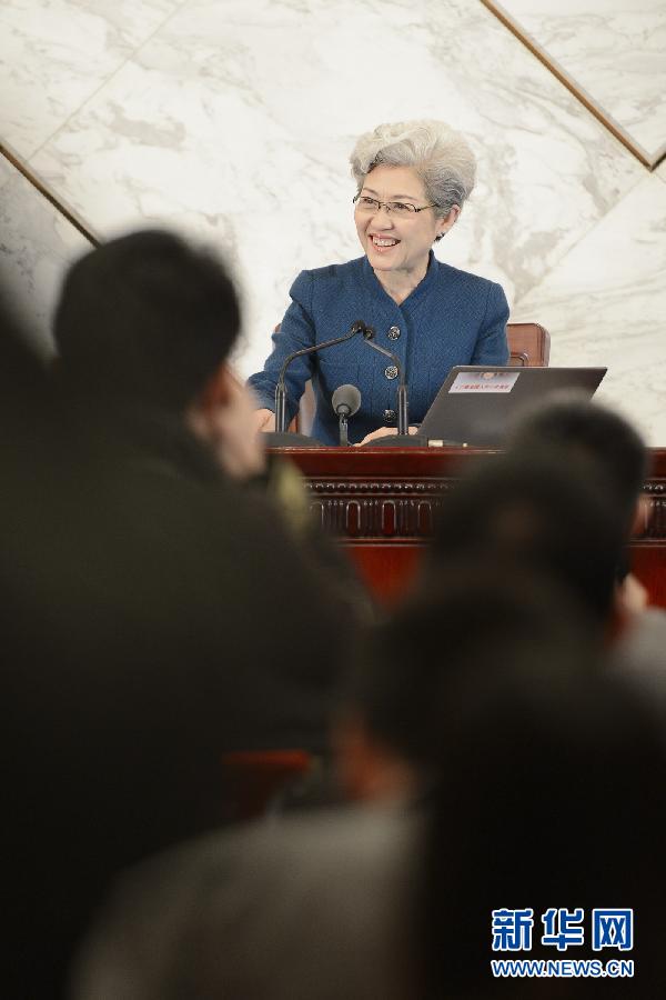 十二屆全國(guó)人大二次會(huì)議舉行新聞發(fā)布會(huì)