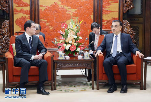 李克強(qiáng)會見日本外相岸田文雄