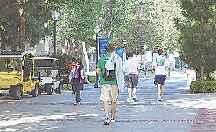 對(duì)政策了解不足 在美中國留學(xué)生多選課被取消簽證