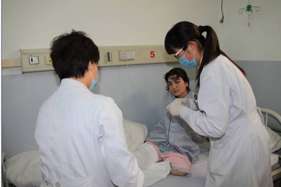 北京軍區(qū)263醫(yī)院為維吾爾族同胞獻愛心
