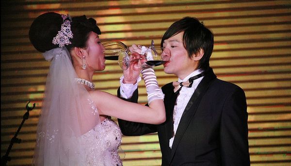 吳奇隆劉詩詩17歲之差 港臺(tái)大叔都愛找內(nèi)地嫩妻？