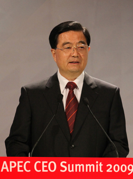 深化友好合作　合力應(yīng)對挑戰(zhàn)——外交部長楊潔篪談胡錦濤主席訪問馬來西亞、新加坡并出席亞太經(jīng)合組織第十七次領(lǐng)導(dǎo)人非正式會議