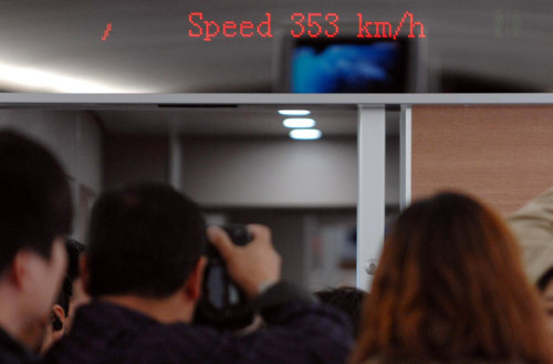 Shanghai-Hangzhou high-speed railway begins operation