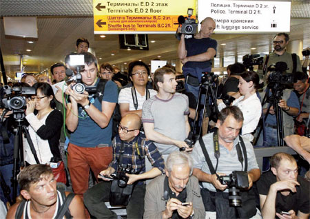 Snowden exposes more US hacking, then flies 