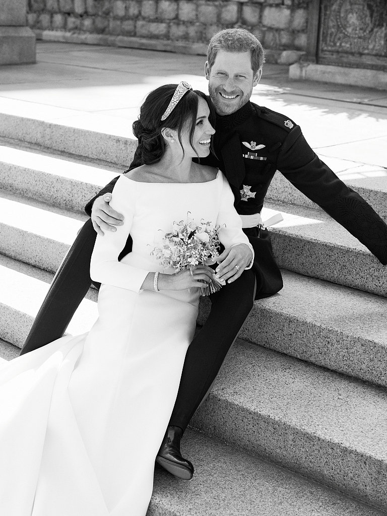 肯辛頓宮發(fā)布哈里梅根官方結(jié)婚照 四世同堂其樂(lè)融融（組圖）