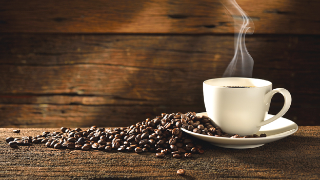 Cancer risk from coffee downgraded 專(zhuān)家降低因喝咖啡而患癌癥風(fēng)險(xiǎn)級(jí)別