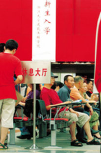 父母們，請放手讓新生闖天下