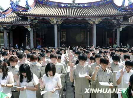 臺(tái)灣學(xué)生成年禮組圖