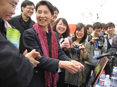 對(duì)外經(jīng)貿(mào)大學(xué)第13屆社團(tuán)文化節(jié)開(kāi)幕