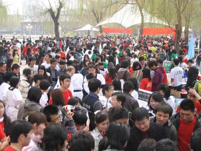 對外經貿大學第13屆社團文化節(jié)開幕