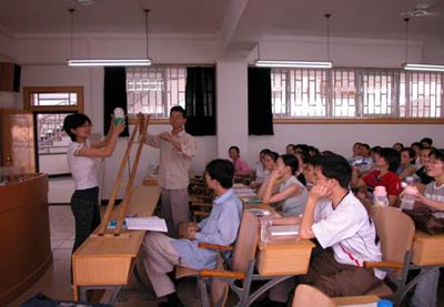 名校研究生棄學(xué)“洗具”or“杯具”？