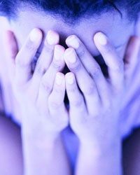 人真的會(huì)被嚇?biāo)绬幔?/>Vocabulary：</font></strong></p>

<p>Elude：逃避</p>

<p>Cop：（口語）警察</p>

<p>Botched：糟糕的；搞砸的</p>

<p>Fugitive：逃亡的</p>

<p>Prosecutor：檢察官</p>

<p>Felony：重罪</p>

<p>Neurology：神經(jīng)（?。W(xué)</p>

<p>Physiology：生理學(xué)</p>

<p>Dilate: 放大</p>

<p>Pupil: 瞳孔</p>

<p>Jaguar: 美洲豹</p>

<p>Primitive: 原始的</p>

<p>Rev up: 增大；提高</p>

<p>Hormone: 荷爾蒙</p>

<p>Adrenaline: 腎上腺激素</p>

<p>Neurotransmitter: 神經(jīng)遞質(zhì)</p>

<p>Visceral: 內(nèi)臟的</p>

<p>Receptor: 受體</p>

<p>Cardiac: 心臟的</p>

<p>Myocyte: 肌細(xì)胞</p>

<p>Sinoatrial: 竇房的</p>

<p>Atrioventricular: 心房與心室的</p>

<p>Ventricle: 心室</p>

<p>Predisposition: 傾向性</p>

<p><font size=