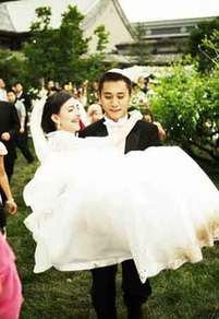 明星要不要公開(kāi)婚事？