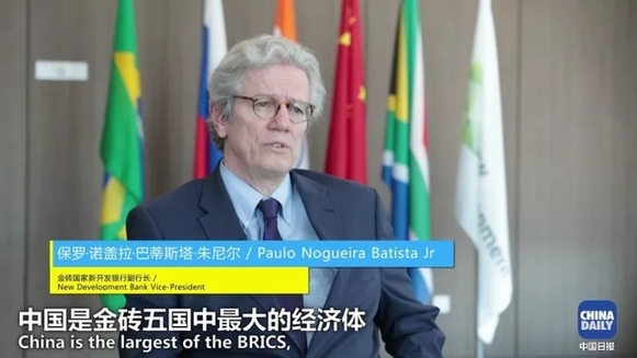 萌娃抱著地球儀，開始思考中國(guó)在世界上起了什么作用丨艾瑞克的小課堂