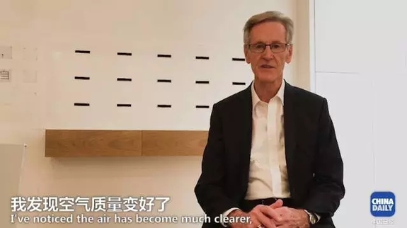 美國萌娃澆花“澆”出環(huán)保心得：賺得多，天更藍(lán)，才是硬道理！丨艾瑞克的小課堂