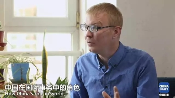 美國萌娃澆花“澆”出環(huán)保心得：賺得多，天更藍(lán)，才是硬道理！丨艾瑞克的小課堂