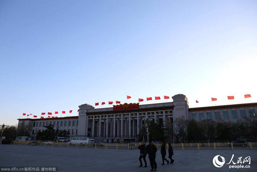 2015年兩會：大風吹走霧霾 京城現(xiàn)“兩會藍”