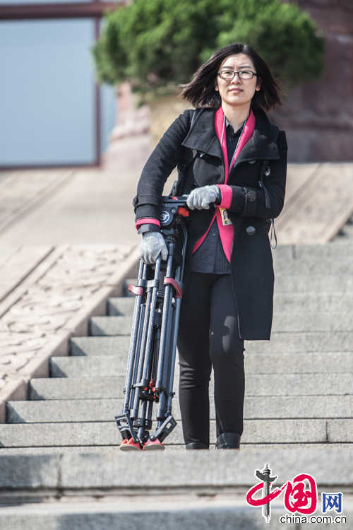 兩會上的女記者：我們“也是蠻拼的”（組圖）