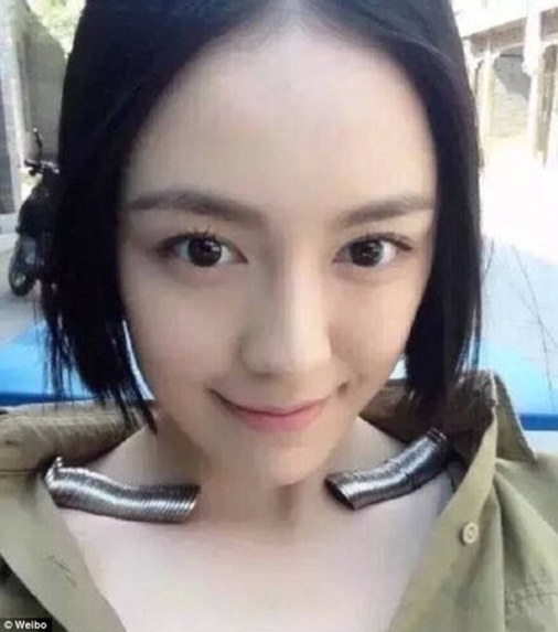 選美新玩法：鎖骨放雞蛋，反手摸肚臍