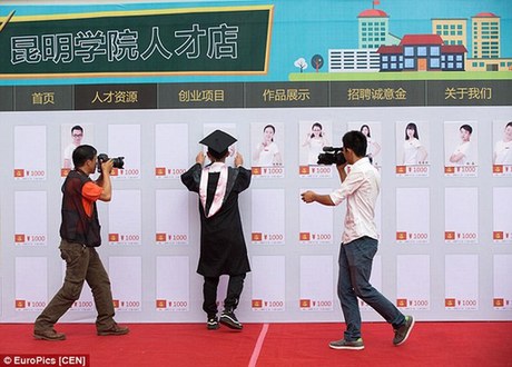 就業(yè)難？淘寶“賣”畢業(yè)生，1000元可拍！