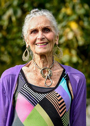 87歲超模：模特姑娘們，別擺臭臉了！