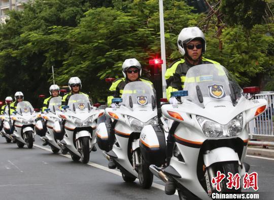 三亞成立國(guó)內(nèi)首支“旅游警察隊(duì)伍”