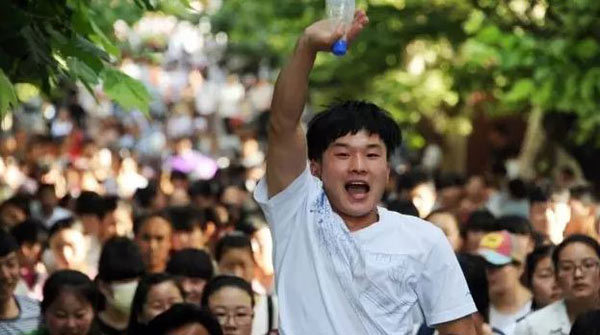 看看外媒報道中國高考的用詞，目測已被嚇壞