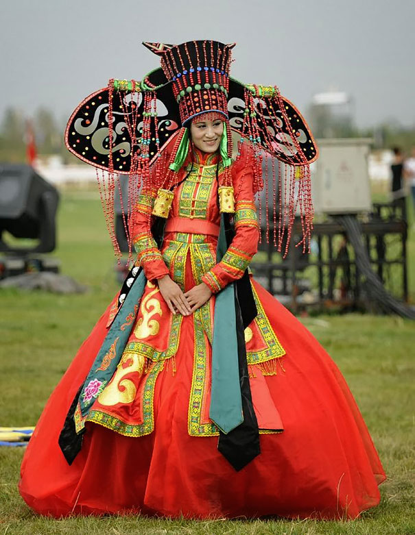 世界各地的傳統(tǒng)結(jié)婚服飾長(zhǎng)啥樣？（組圖）