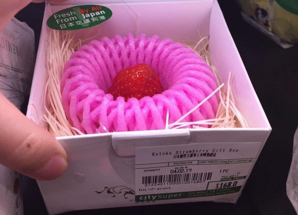 這種草莓150元一顆，一定很好吃……吧？