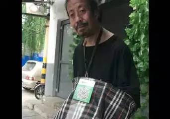 沒零錢？乞討者自帶二維碼