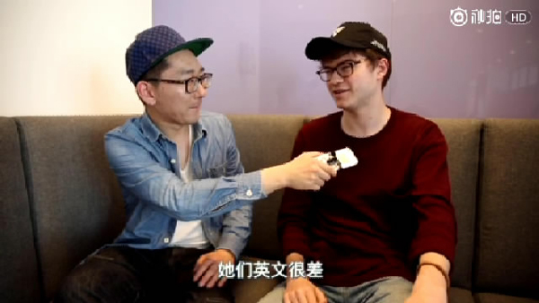 外國人街訪：和中國人談戀愛時，老外最“嫌棄”哪點