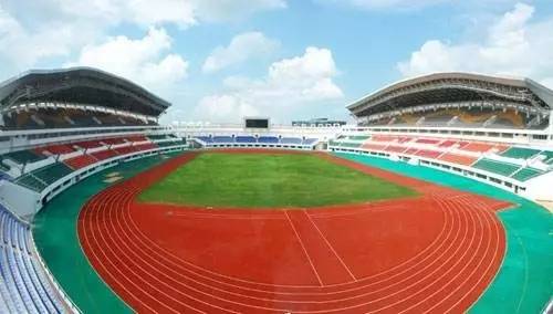“小心地滑倒”？雷人翻譯終于有人管了，國家給出公共場所英譯標準答案！