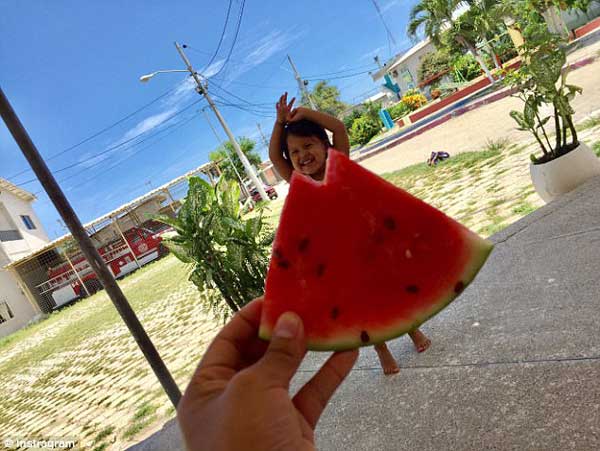 清涼一夏！魔性“西瓜裙”風(fēng)靡社交網(wǎng)絡(luò)