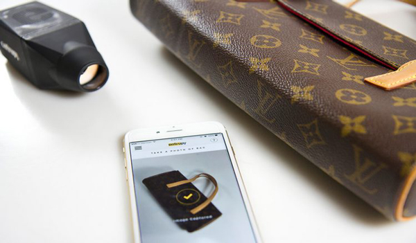 有了這款便攜式真?zhèn)舞b定儀，再也不用擔心買到假包了