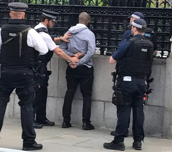 英國(guó)警察宣布以后不再管偷竊搶劫！群眾反應(yīng)炸了！