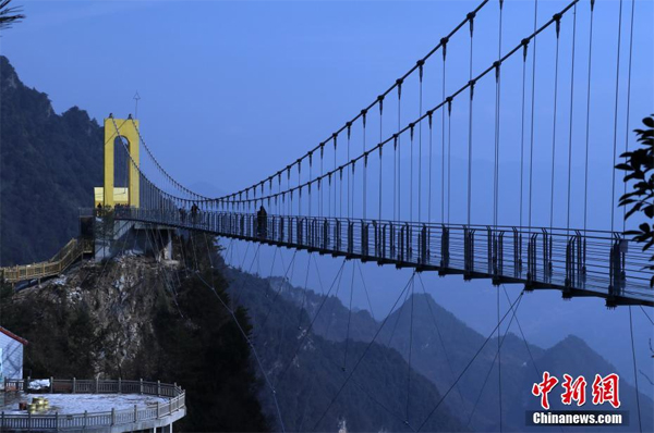 四川八臺(tái)山建世界最高玻璃橋 你敢去走走嗎？