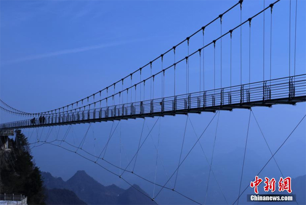 四川八臺(tái)山建世界最高玻璃橋 你敢去走走嗎？
