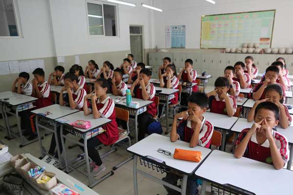 手機看多了眼睛累？七種辦法幫你消除眼疲勞