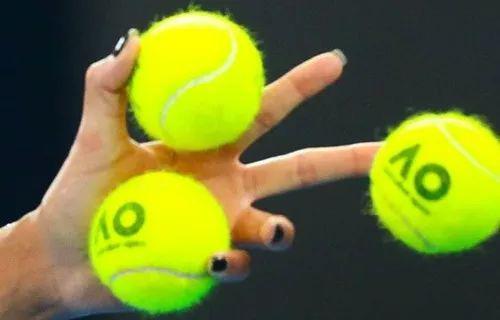 網(wǎng)球到底是黃色還是綠色？看看費德勒怎么說
