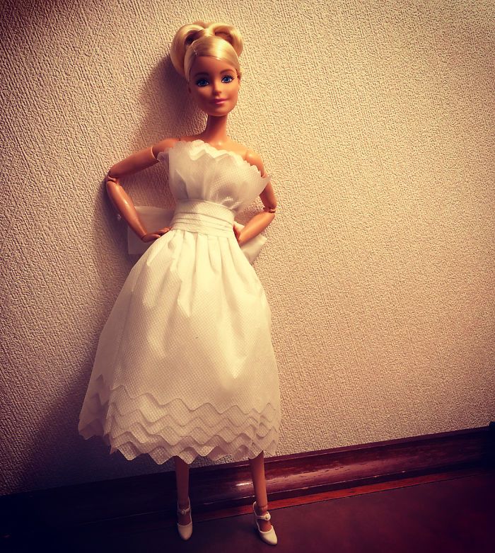 用衛(wèi)生紙給芭比娃娃做的婚紗 你最喜歡哪一件？（組圖）