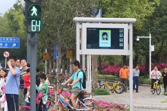 闖紅燈就被噴水霧 這款神器能治好中國式過馬路嗎？