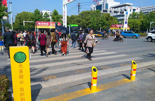 闖紅燈就被噴水霧 這款神器能治好中國式過馬路嗎？
